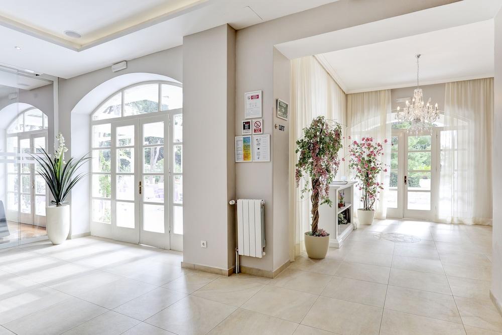 Hotel Moeesy, Blue & Green Oasis Хвар Екстер'єр фото