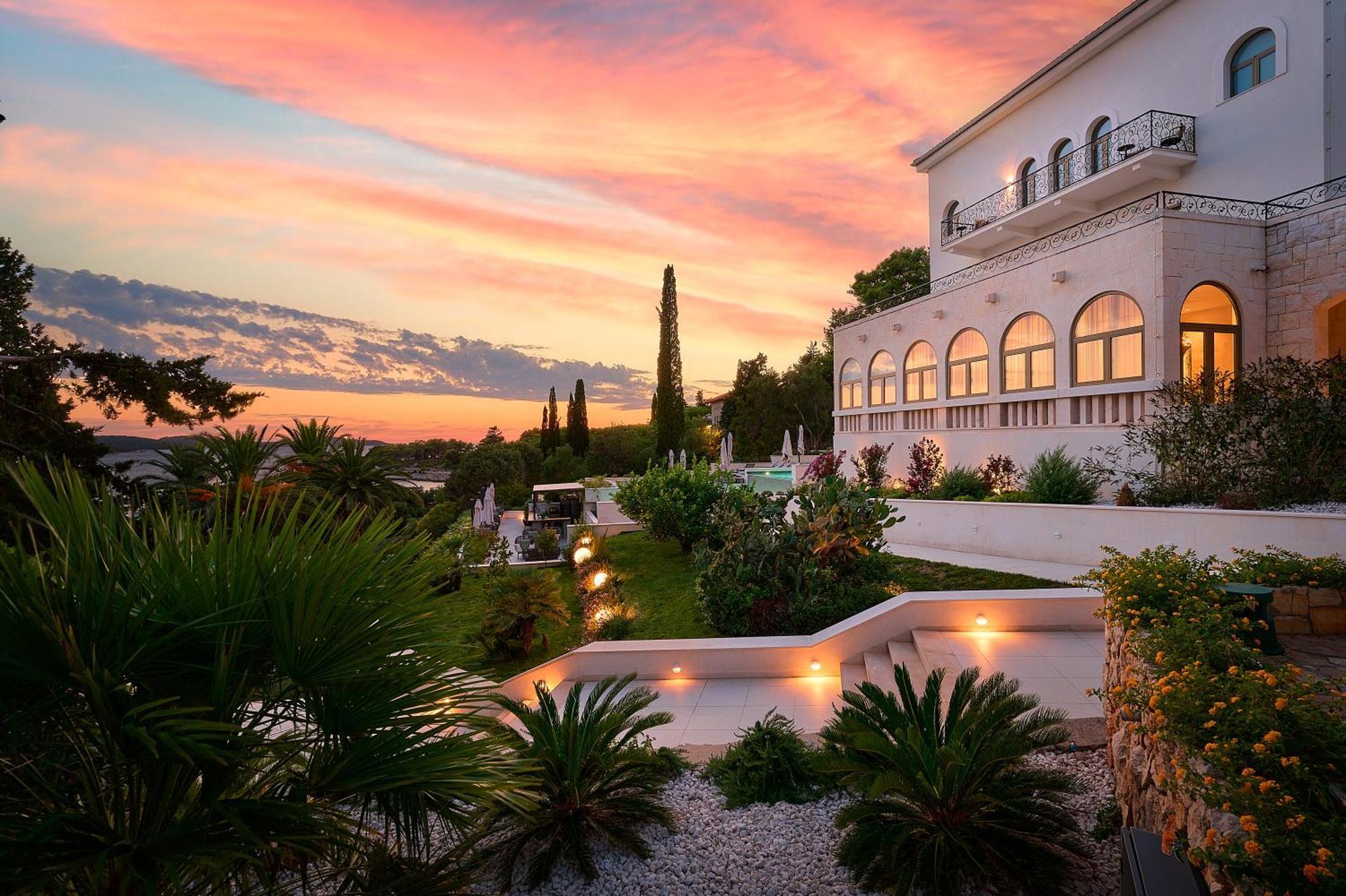 Hotel Moeesy, Blue & Green Oasis Хвар Екстер'єр фото