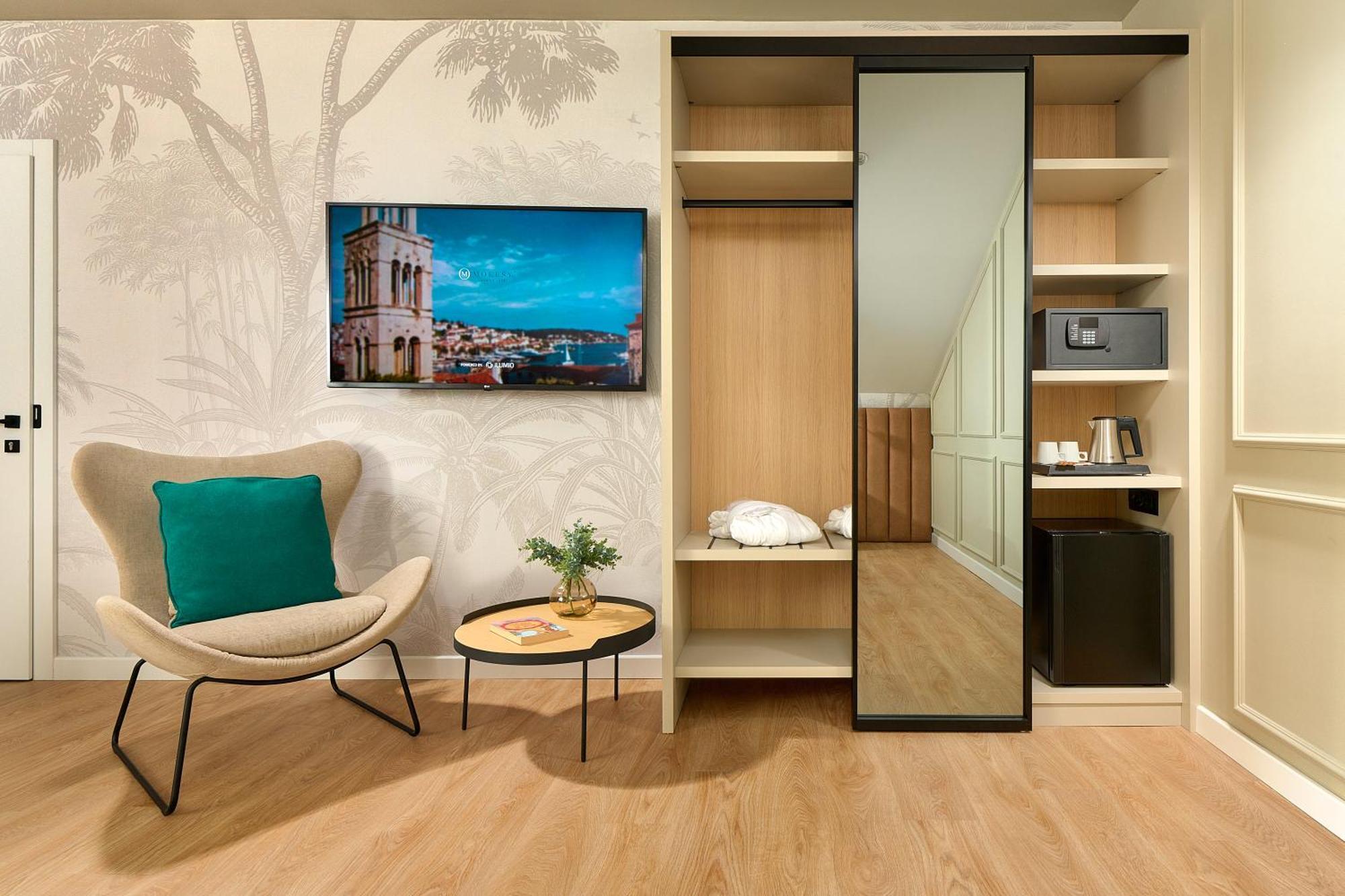 Hotel Moeesy, Blue & Green Oasis Хвар Номер фото